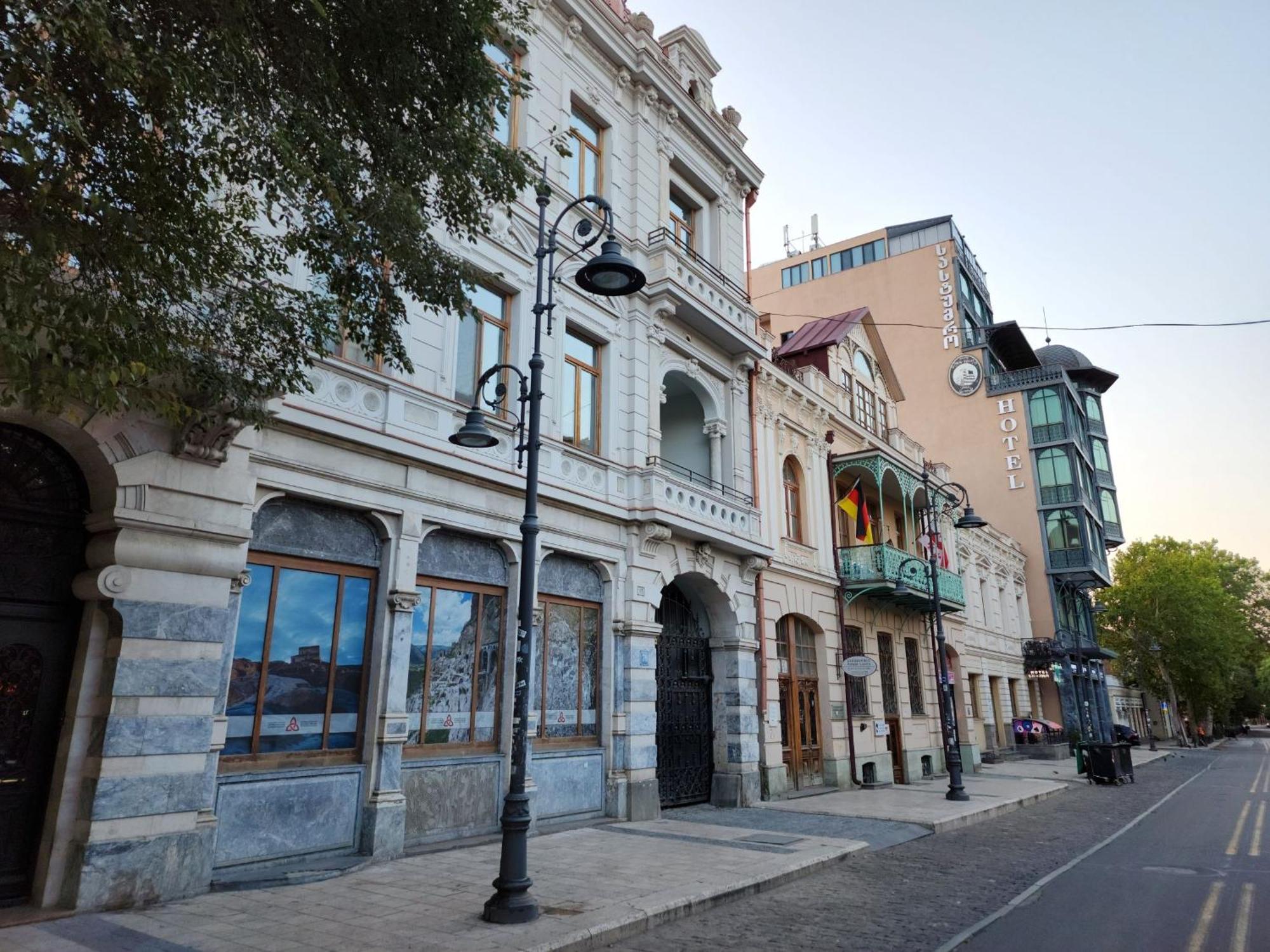 Gallary Hostel Tbilisi Bagian luar foto